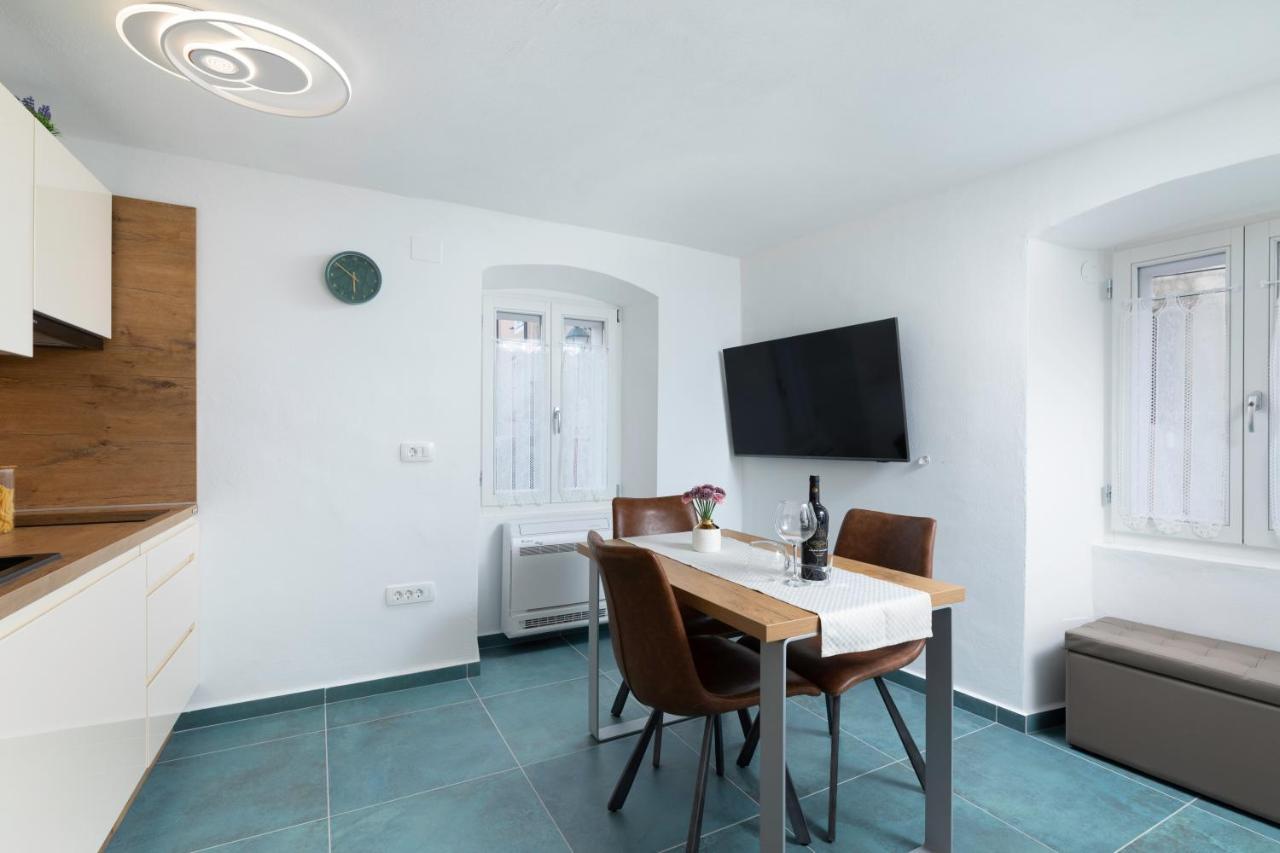 Apartment Studio, 70 Steps From The *